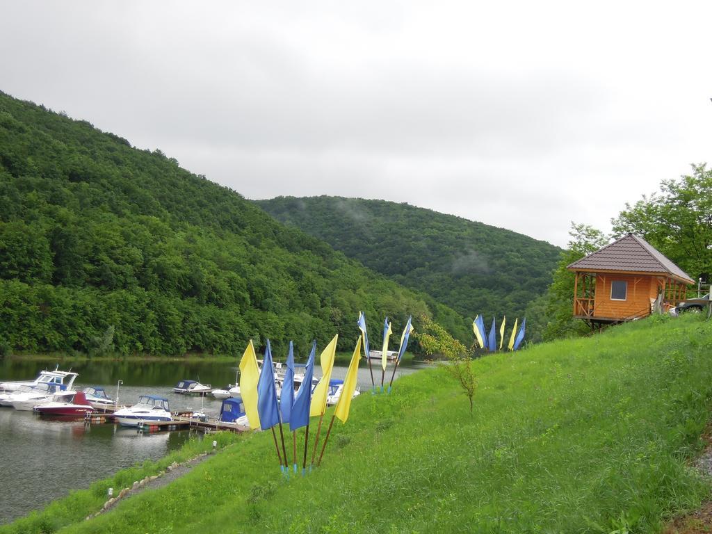 Dnistrivka Hotel Yacht Club Mayak חדר תמונה