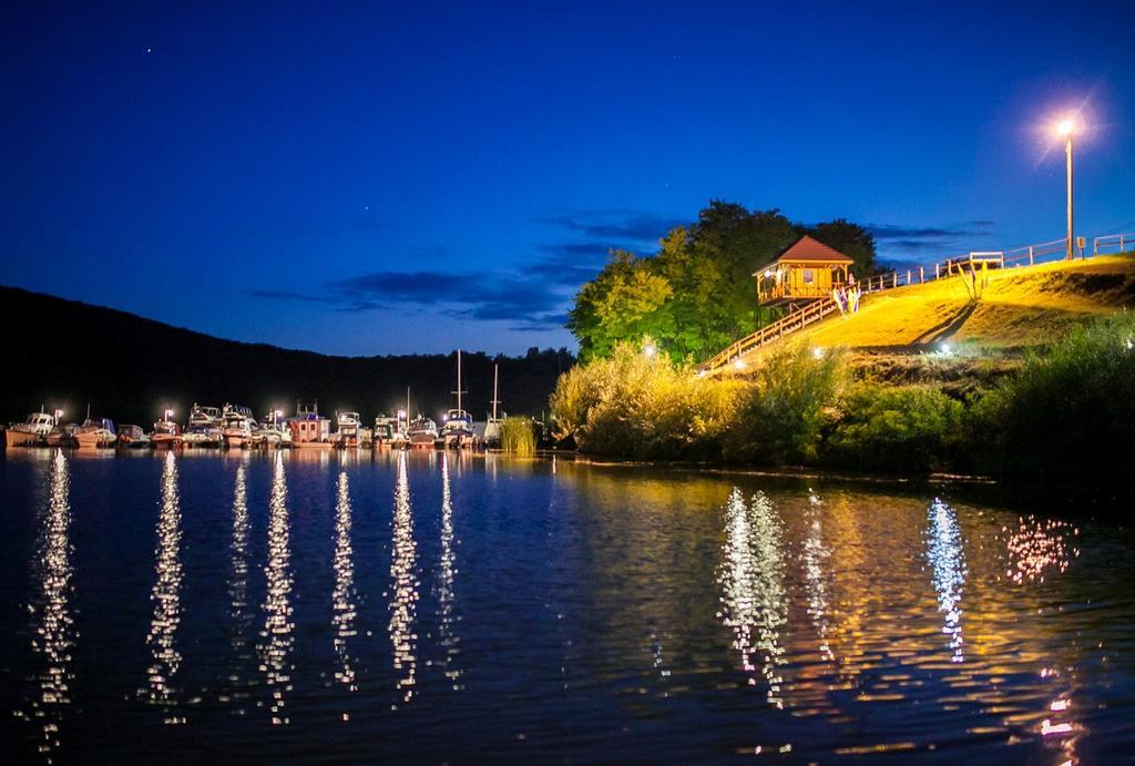 Dnistrivka Hotel Yacht Club Mayak חדר תמונה